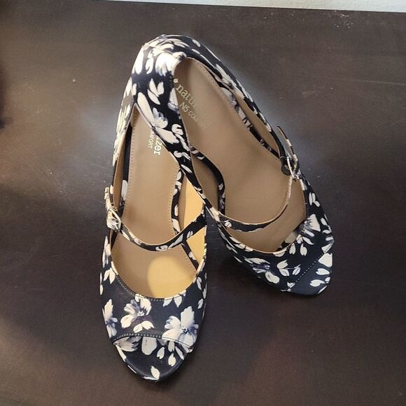 BRAND NEW NATURALIZER N5 NAVY BLUE FLORAL IRIS OPEN TOE MARY JANE COMFORT PUMP - Picture 2 of 15